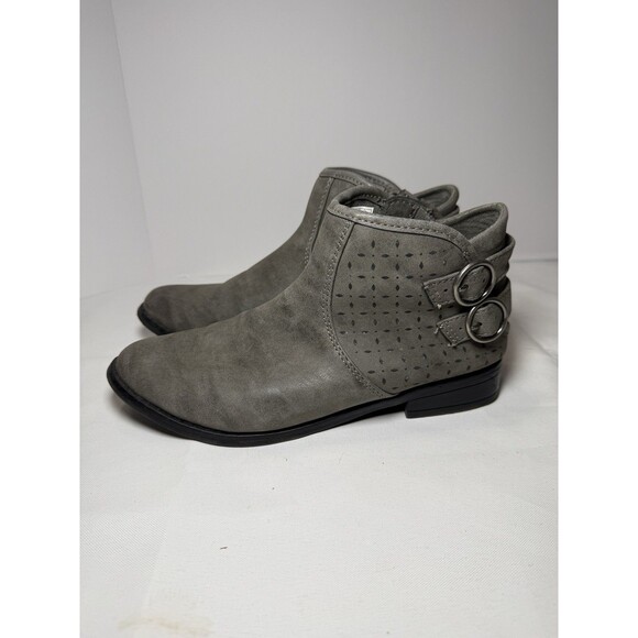 Rocket Dog Marley Heirloom Gray Ankle Boots Size 6.5 Faux Suede Buckle Detail - Picture 4 of 7